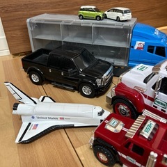 トミカ色々、大きな車のおもちゃ等の画像