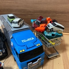 トミカ色々、大きな車のおもちゃ等の画像