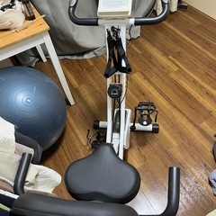 折りたたみ式エアロバイクの画像