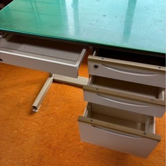 作業用机(椅子付き)の画像