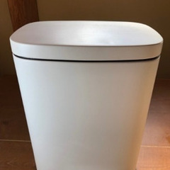 ニトリ　蓋付きダストボックスの画像
