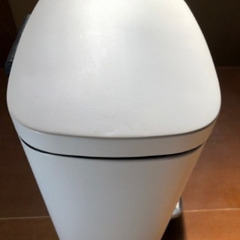 ニトリ　蓋付きダストボックスの画像