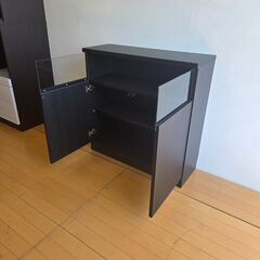 未使用 1点物　処分価格 幅79 奥行29.5 高さ80 リビングボード 扉タイプ カウンター下収納 プッシュ式 リビング キャビネットの画像
