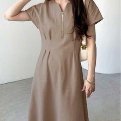 ロングワンピース ベージュの画像
