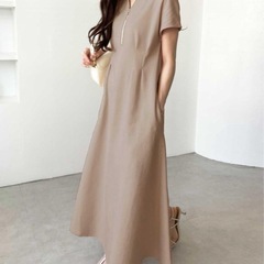 ロングワンピース ベージュの画像
