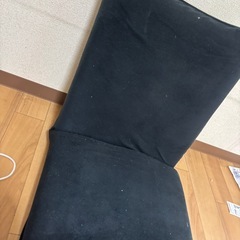 真っ黒な座椅子の画像