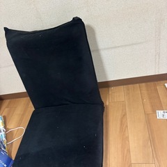 真っ黒な座椅子の画像
