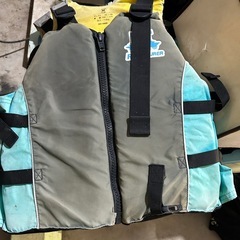 ライフジャケットまとめ売り！の画像