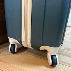 大型スーツケース　キャリーケースの画像