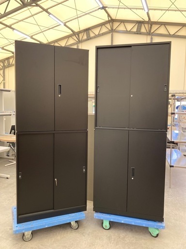 【OF-66】美品 共栄 2段書庫 スチール書庫 ブラック 鍵付き　キャビネット システム収納庫 シェルフ 書棚 引き戸 両開き　検)事務机　オフィス チェア　会議 椅子　ロッカー　ミーティングテーブル　応接ソファ 店舗 事務所 什器　書庫 本棚 ラック デスク スチール 美品多数 格安 【中古オフィス家具】