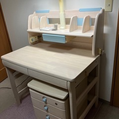 可愛い白色　学習机とサイド引き出しの画像