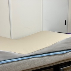 NELUD腰痛・いびき対策の斜めマットレスの画像