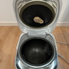 東芝　真空圧力IH炊飯器 RC-10VWG（5.5合たき炊き）の画像