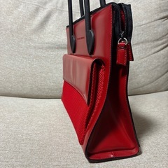 VINCENZO VALENTINO レッドハンドバッグ 実用的な鞄の画像
