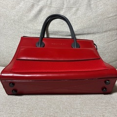 VINCENZO VALENTINO レッドハンドバッグ 実用的な鞄の画像