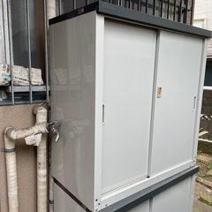 スチール物置 収納庫 サイズ: 幅90cm奥行き47高さ92cmの画像