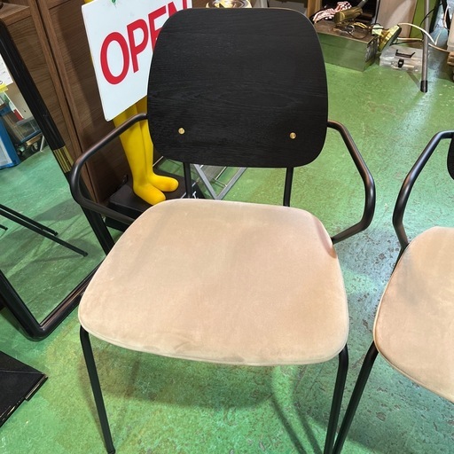 【モーダ・エン・カーサ】【新品価格約6.6万】【2脚セット】QUEEN B chair　クィーン B チェア　ダイニングチェア　椅子　