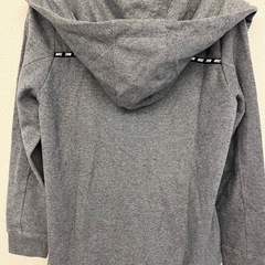 未使用値札付 NIKE パーカー レディース サイズM ナイキ スウェットパーカー パーカー ナイキ スポーツウェアの画像
