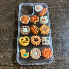 【iPhone13/14】スマホケースデコ　デコ電　お菓子　スイーツ　デコ盛りの画像