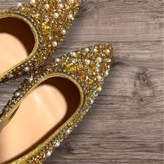 gold sandalの画像