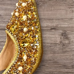 gold sandalの画像