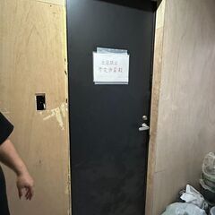 ドアを取付出来る大工さんを探しています20000円の画像