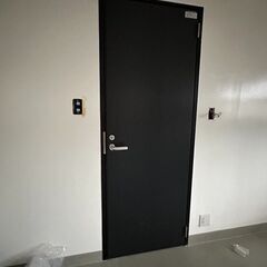 ドアを取付出来る大工さんを探しています20000円の画像