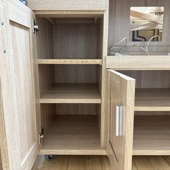 食器棚 可動式 電源付き　アイボリーの画像