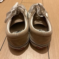vans ベージュスニーカーの画像