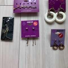 未使用ピアス13ペア、ネックレス1点の画像