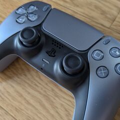 PS5コントローラー　dualsense　スターリングシルバーの画像