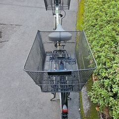 リサイクルショップどりーむ天保山店　No.465　自転車　ママチャリ　切替・カゴ・鍵LEDオートライト付き🎵　パンクレスタイヤ付き(≧▽≦)の画像
