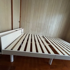 ベッドとマットレスの画像