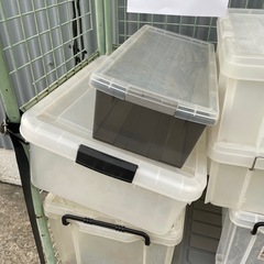 中古品 プラスチックケース １個200円 サイズ色々 汚れあり 収納ボックス の画像