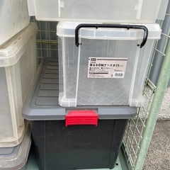 中古品 プラスチックケース １個200円 サイズ色々 汚れあり 収納ボックス の画像