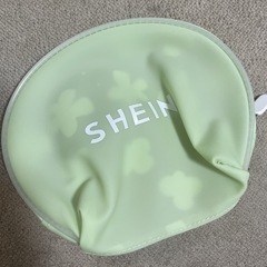 無料でどうぞ！SHEINのビニールポーチです☺️の画像