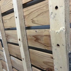 シングルベット　木製　2段ベットの上段　すのこ部に割れあり　の画像