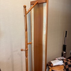 ハンガーポール付き姿見の画像