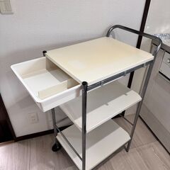 スチール製ワゴン 3段シェルフ付き（キャスター付き）の画像