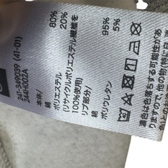 【ジーユー】グレー フード付きパーカー Mの画像