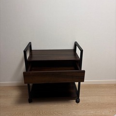 木製収納ワゴンの画像