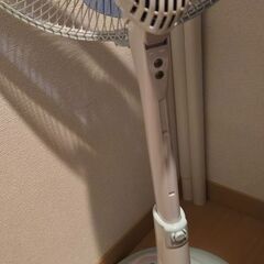扇風機 高さ調節可能 リモコン付き タイマーありの画像