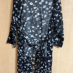シースルーロングシャツ花柄&タンクトップ白の画像