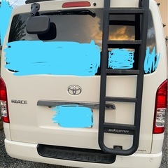 ハイエース ルーフラック リアラダーの画像