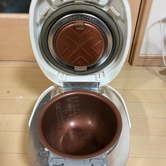 【決まりました！】炊飯器　5.5合 SANYO  圧力IHの画像