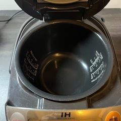 象印/激安炊飯器/IH加熱方式のNP-VD10炊飯器、ステンレス内釜搭載、予約機能付きの画像