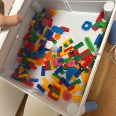 子供用テーブル、椅子のセットの画像