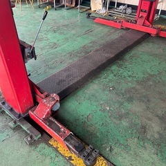 ビシャモン 2柱リフト 2.5t スギヤス OSP25 揚程1800mm  200V 電動油圧　門型　自動車整備　　整備　車検　ジャッキ　Bishamon ニ柱　リフト　宮崎　簡易始動動画あり　　　 の画像