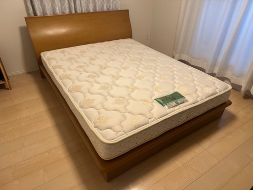 フランスベッド　クイーンサイズ　30万で購入しました