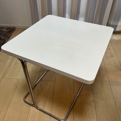 サイドテーブルの画像
